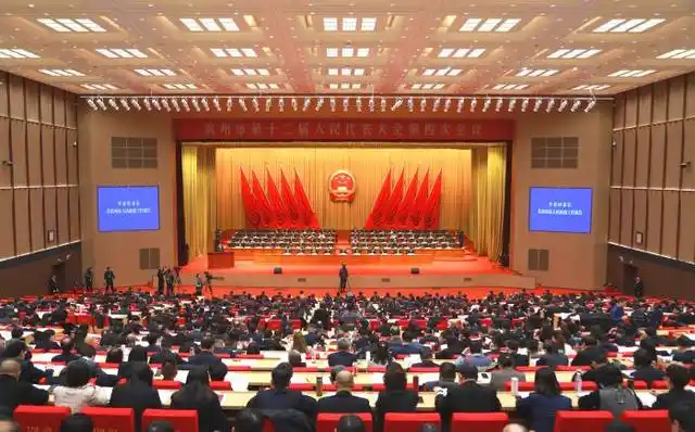 陳玉娟區(qū)長：加速城區(qū)等地熱供暖全替代 打造地熱能規(guī)?；谜椿瘶影?地大熱能
